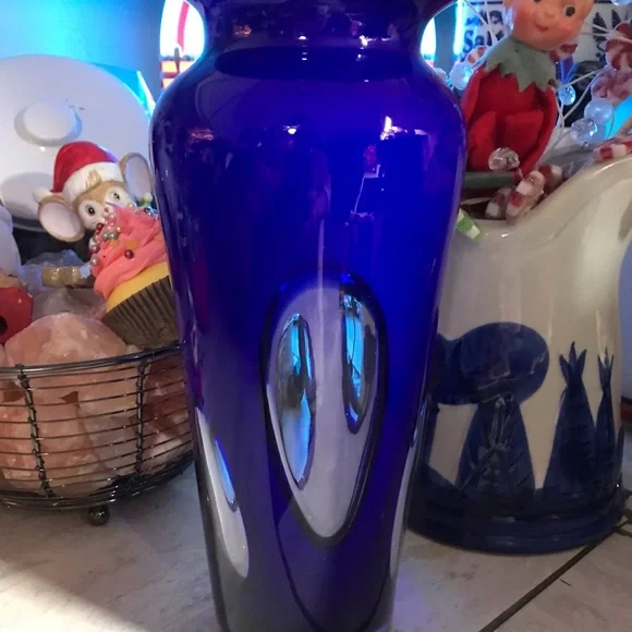 Gorgeous vintage cobalt blue vase with black accents. - Picture 3 of 4